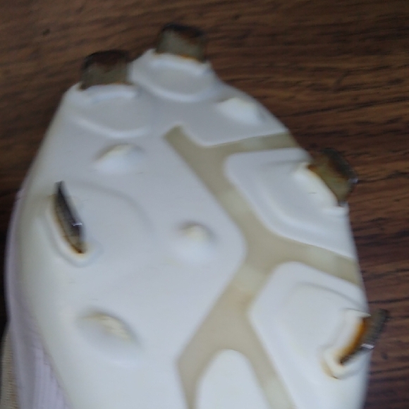 New Balance Kids Size 5 White Sports Cleats Shoes - Picture 12 of 13